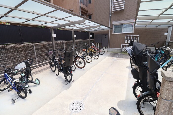 物件外観写真3　(駐輪場)