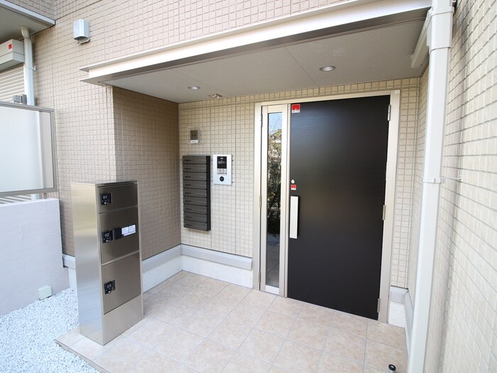 物件外観写真4　(エントランス部分)