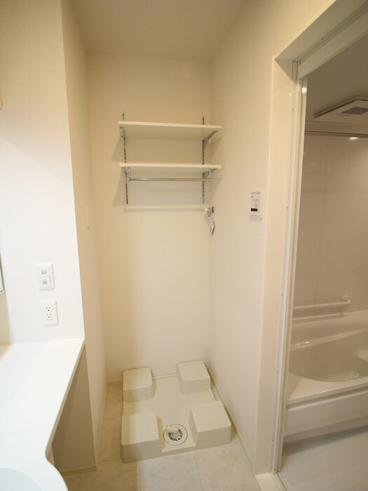 物件内観写真18　(洗濯機置場)