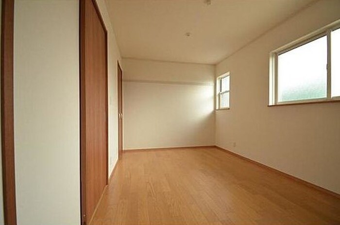 物件内観写真8　(居室)