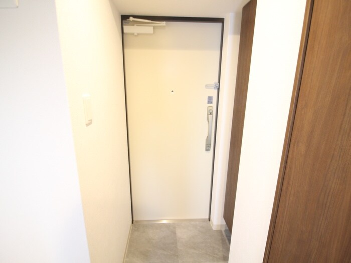 物件内観写真16　(玄関)