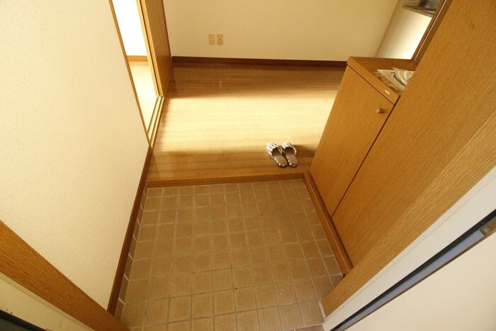 物件内観写真12　(玄関)
