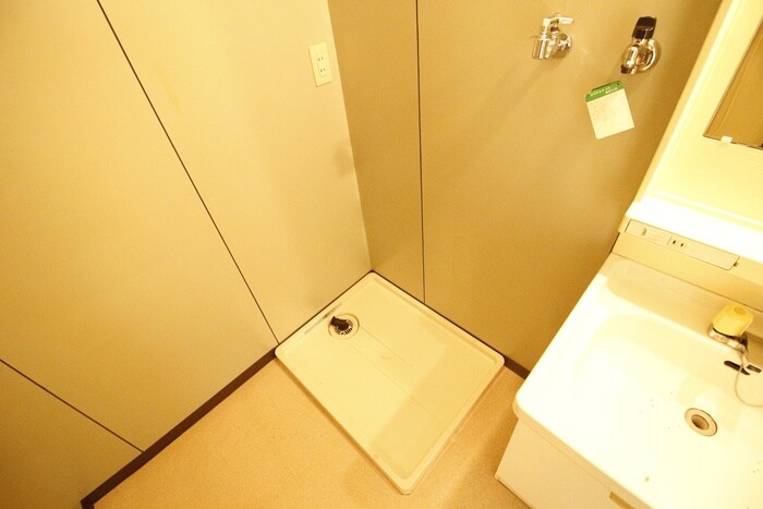 物件内観写真14　(洗濯機置場)