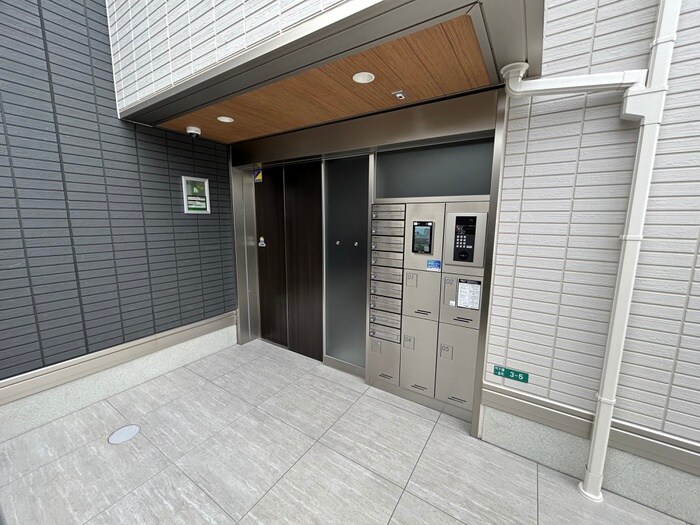 物件外観写真5　(エントランス部分)