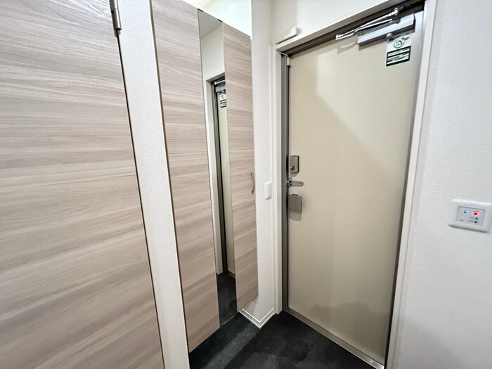 物件内観写真11　(玄関)