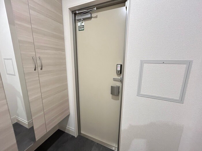 物件内観写真12　(玄関)
