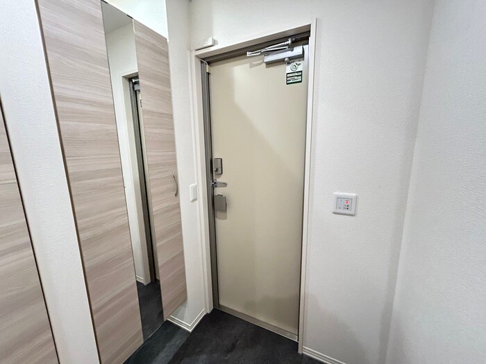 物件内観写真16　(玄関)