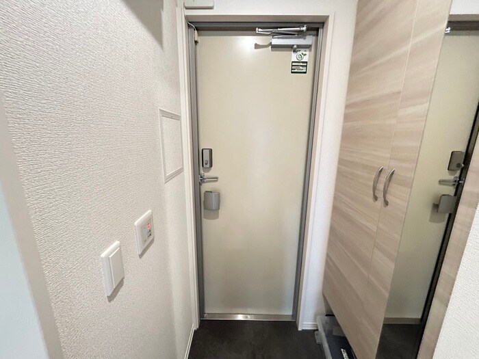 物件内観写真17　(玄関)