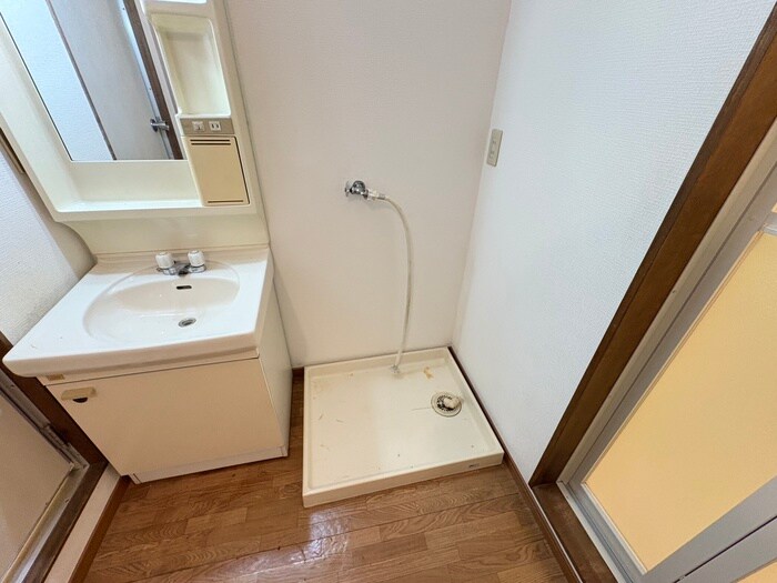 物件内観写真15　(洗濯機置場)