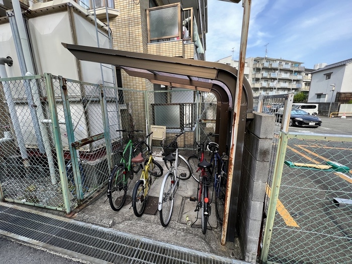 物件外観写真4　(駐輪場)