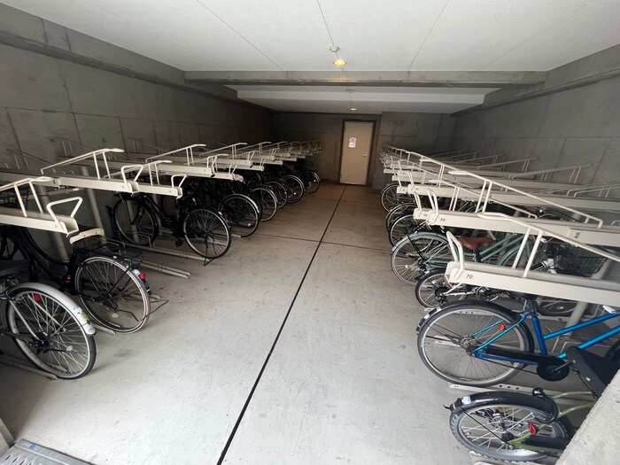 物件外観写真6　(駐輪場)