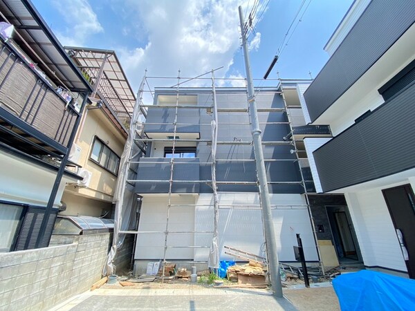 建築中