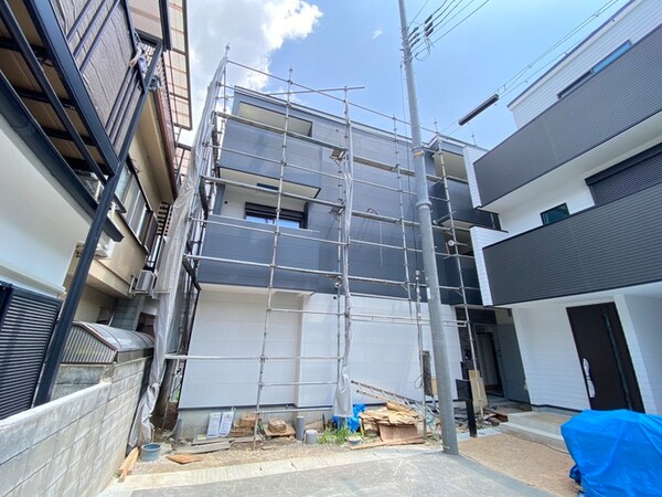 建築中