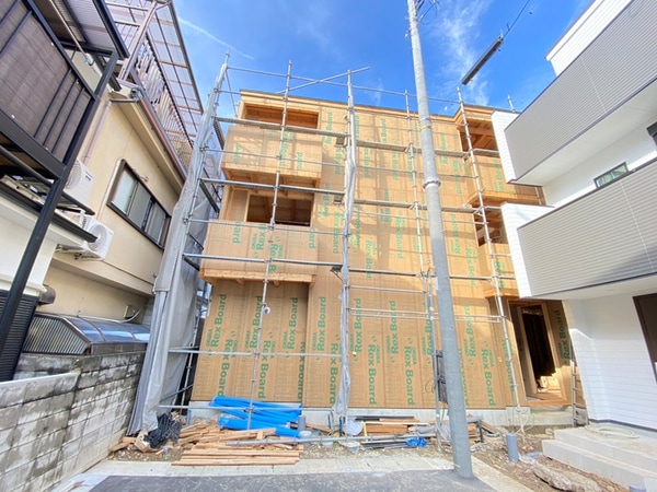 建築中