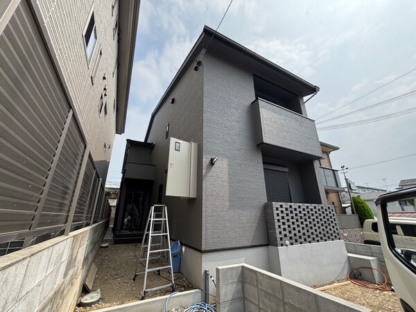 建築中