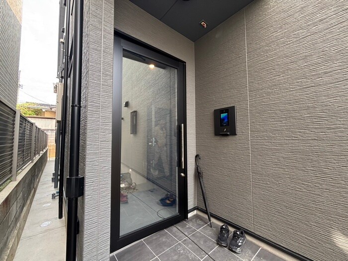 物件外観写真3　(エントランス部分)