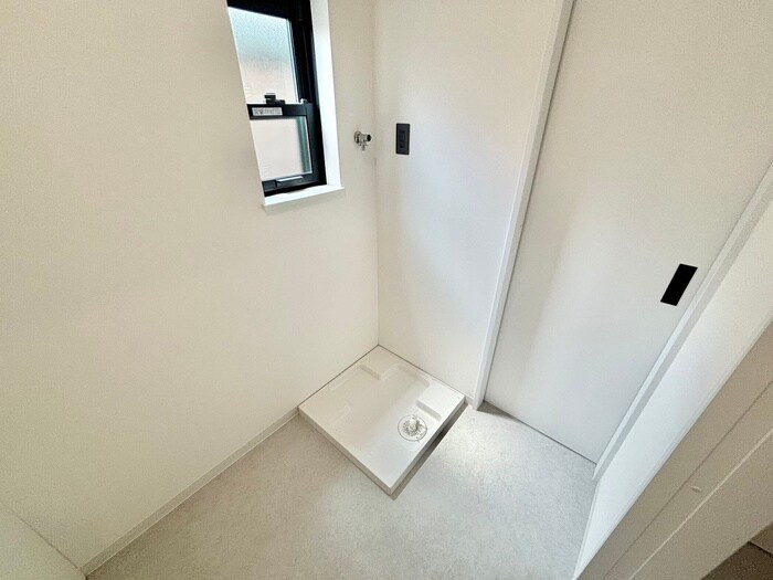 物件内観写真15　(洗濯機置場)