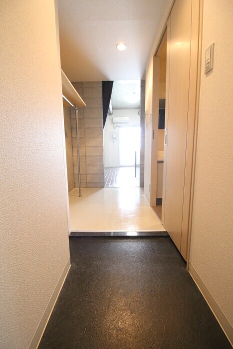 物件内観写真7　(玄関)