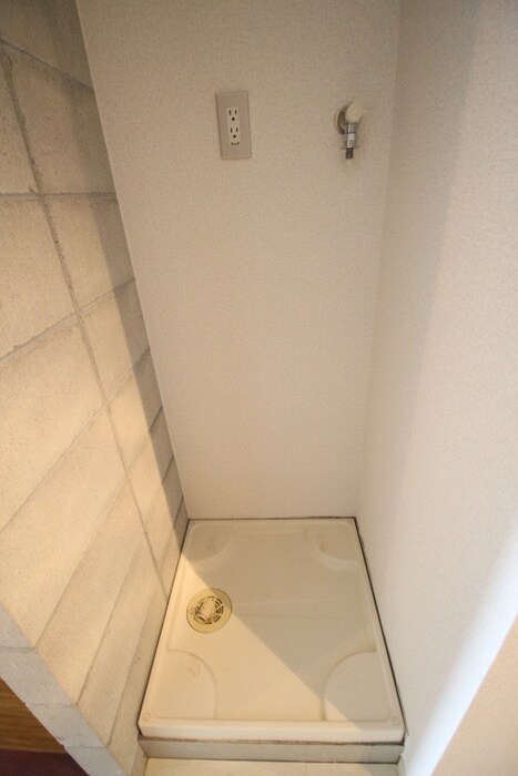 物件内観写真13　(洗濯機置場)