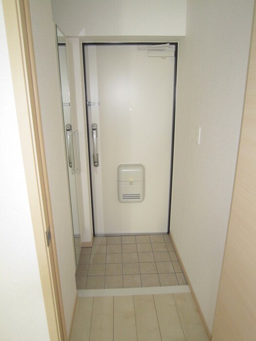 物件内観写真16　(玄関)