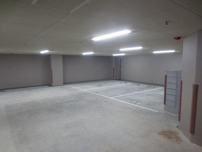 物件外観写真2　(駐車場)