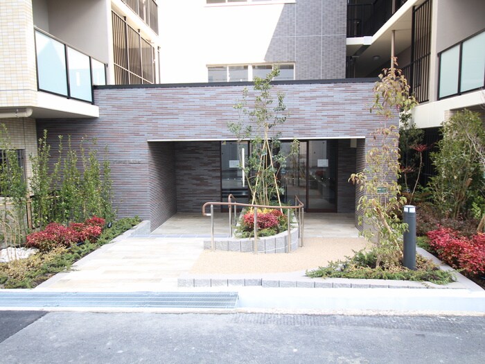 物件外観写真4　(エントランス部分)