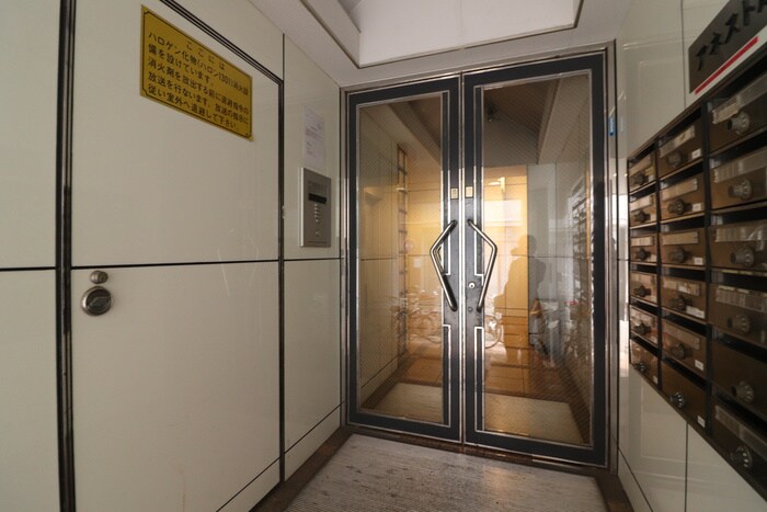 物件外観写真3　(エントランス部分)