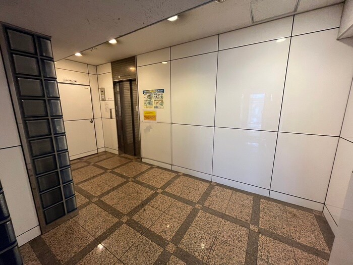 物件外観写真6　(エントランス部分)