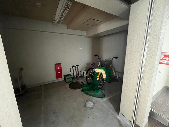 物件外観写真4　(駐輪場)