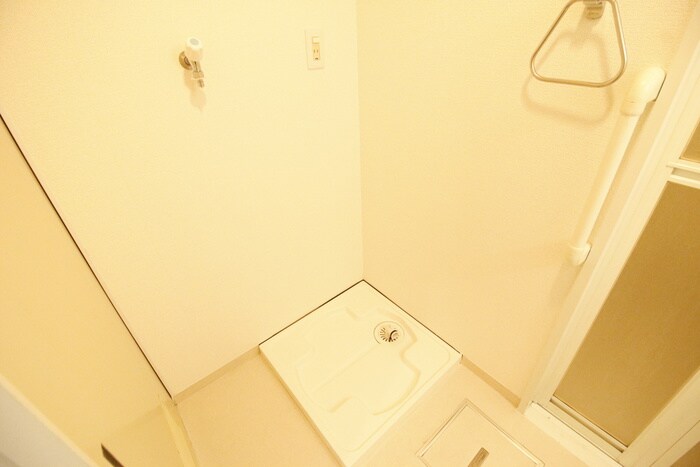 物件内観写真14　(洗濯機置場)