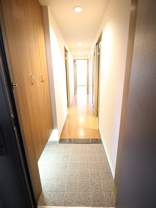 物件内観写真8　(玄関)