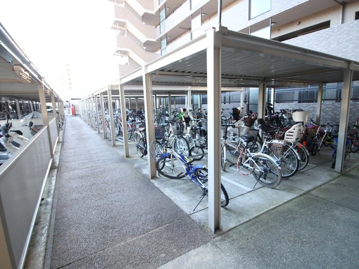 物件外観写真4　(駐輪場)