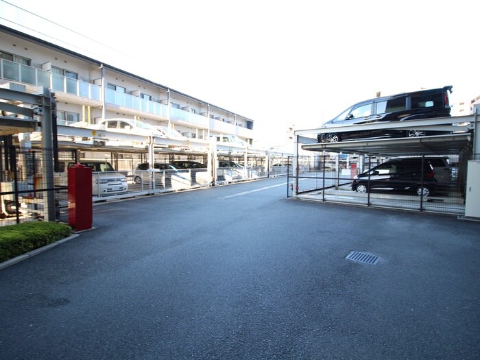 物件外観写真5　(駐車場)