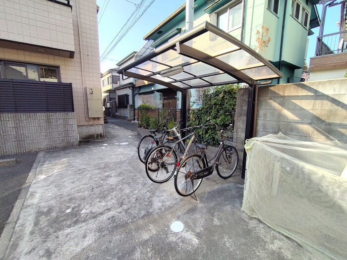 物件外観写真4　(駐輪場)