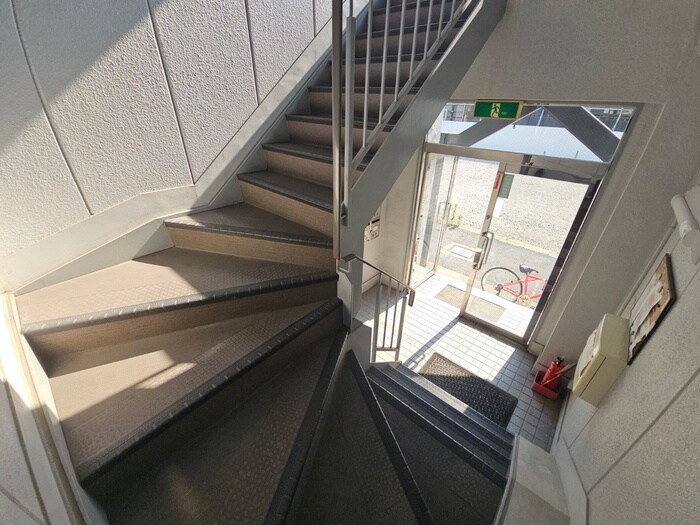 物件外観写真5　(エントランス部分)