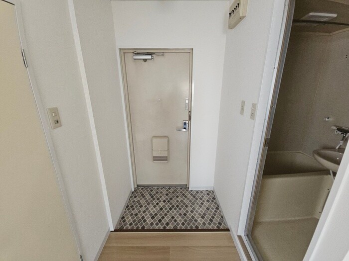 物件内観写真14　(玄関)