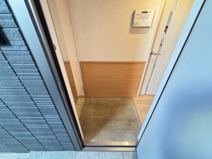 物件内観写真14　(玄関)