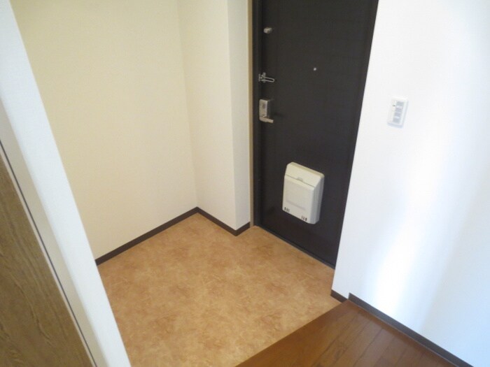 物件内観写真7　(玄関)