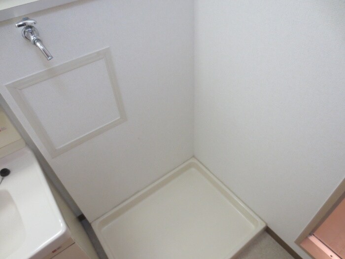 物件内観写真11　(洗濯機置場)