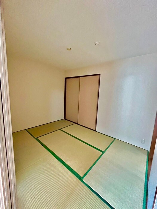 物件内観写真3　(居室)