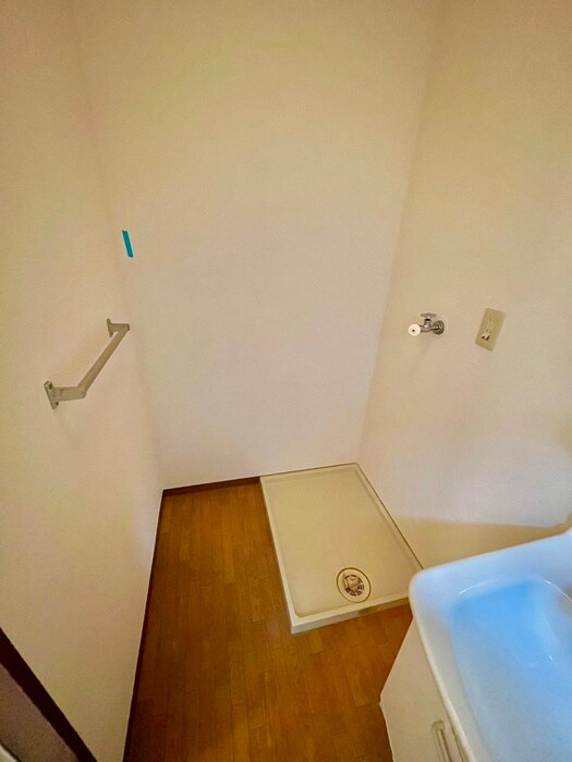 物件内観写真8　(洗濯機置場)