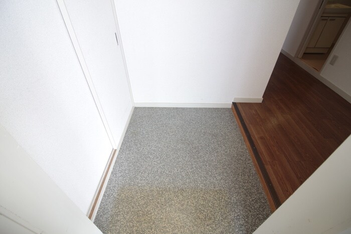 物件内観写真15　(玄関)