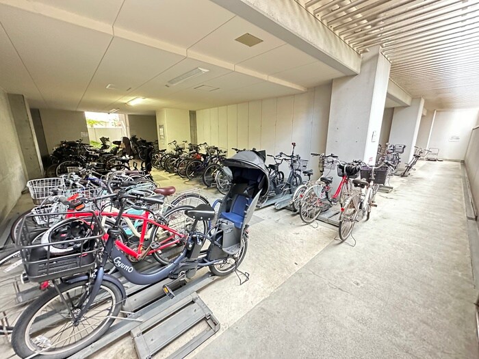 物件外観写真4　(駐輪場)