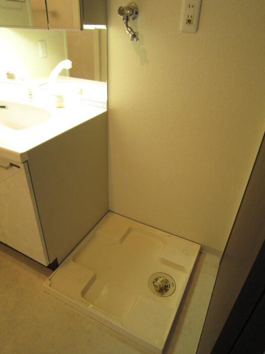 物件内観写真11　(洗濯機置場)