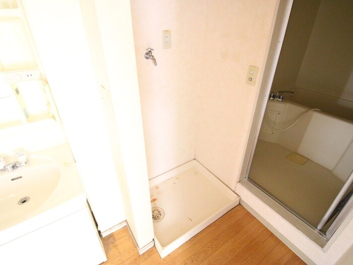 物件内観写真14　(洗濯機置場)