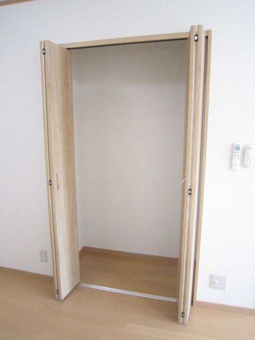 物件内観写真16　(収納)