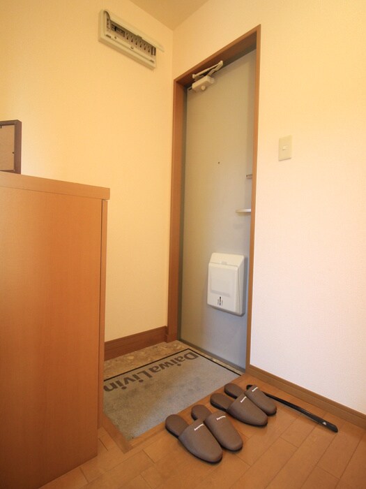 物件内観写真7　(玄関)