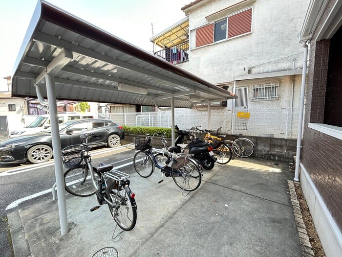 物件外観写真4　(駐輪場)