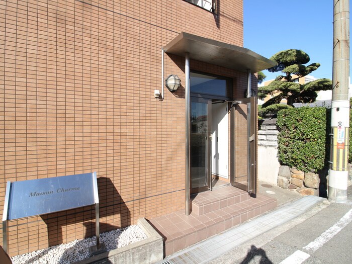 物件外観写真4　(エントランス部分)