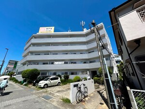 郷免住宅ビル外観写真